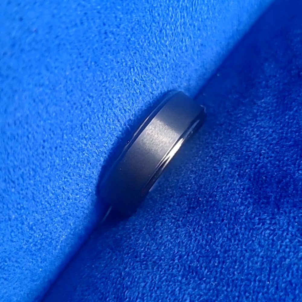 Men's wedding band sz 10 tungsten